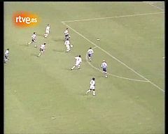 Raúl marca su gol 50 en la liga