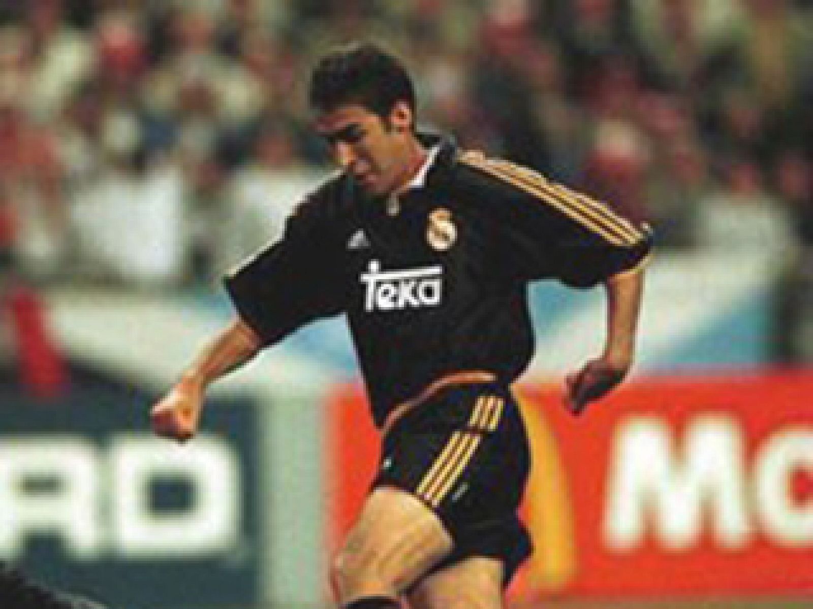 Raúl se encargó de mandar a casa al Manchester United en la Copa de Europa de 2000 en semifinales, con dos tantos y una jugada espectacular de Redondo. El gol de Beckham no valió para nada.