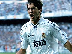 Raúl decide el clásico con dos golazos