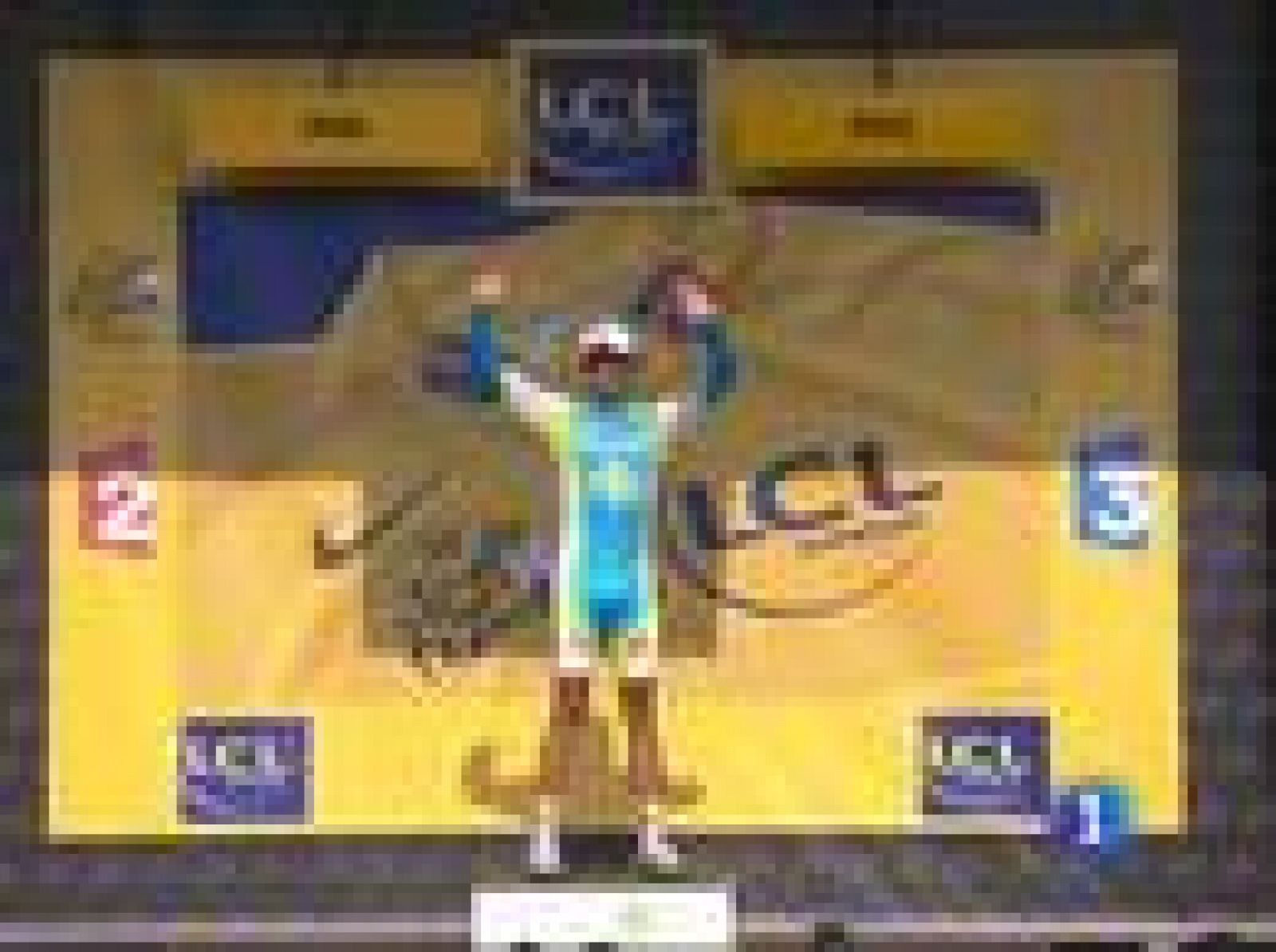 A pesar de que Andy Schlek ha aceptado las disculpas de Alberto Contador tras la escapada del de Pinto en la jornada del lunes cuando al luxemburgués se le salió la cadena de la bici, los aficionados han vuelto a pitarle al subirse al podio.