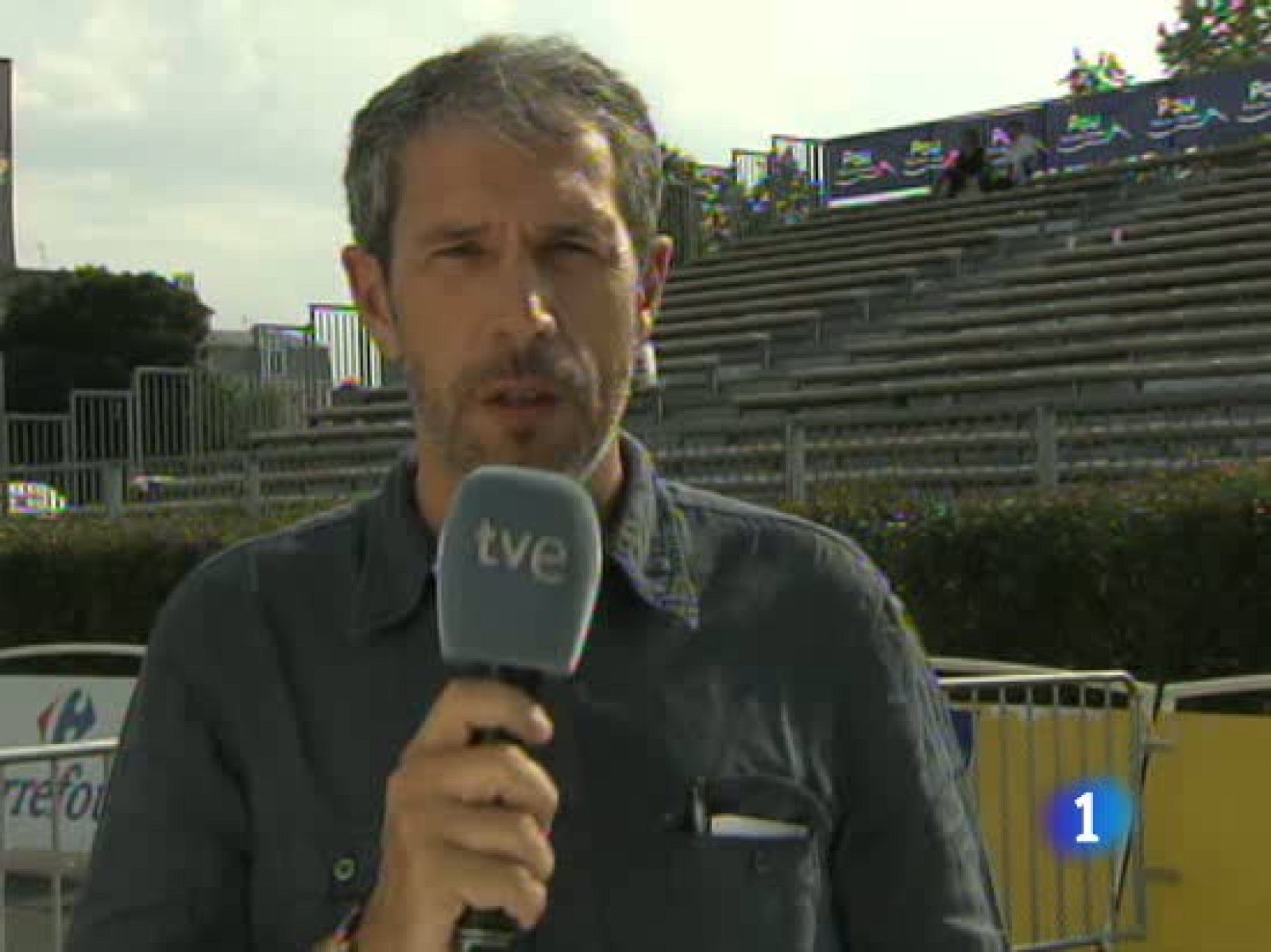 Los enviados especiales al toru de Francia, Carlos de Andrés y Perico Delgado analizan la situación de Contador en el Tour tras la polémica por la escapada cuando a Schleck se le salió la cadena en la jornada del lunes.