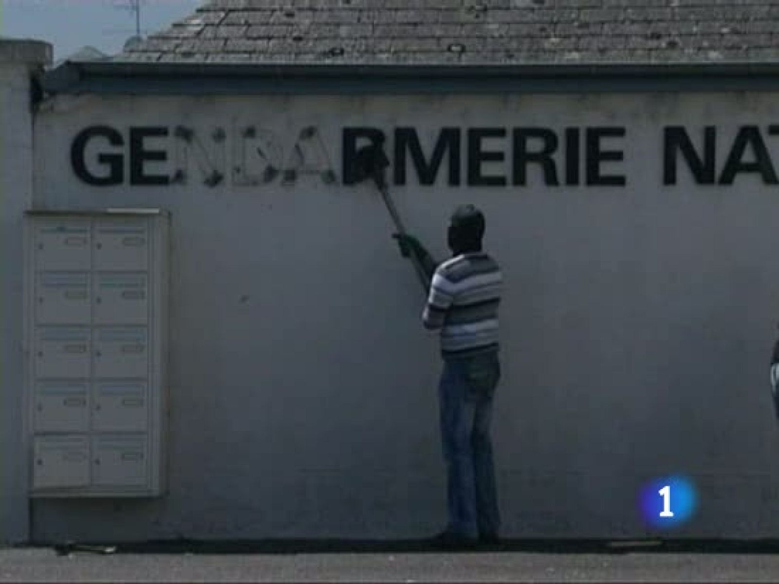 Polémica en Francia por la reunión convocada por Sarkozy para estudiar "los problemas de los gitanos" | Ver