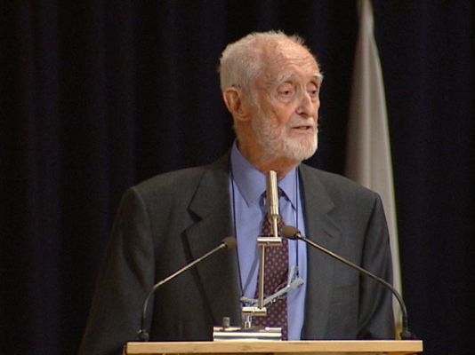  - José Luis Sampedro, premiado