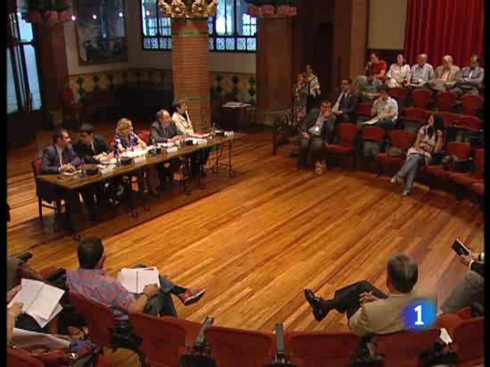 Desfalco perpetrado por su ex director, Félix Millet y su mano derecha, Jordi Montull,  de los que 8 millones ya se habrían recuperado. Son datos que recoge la auditoría encargada por la entidad, justo al cumplirse un año del registro policial del auditorio.