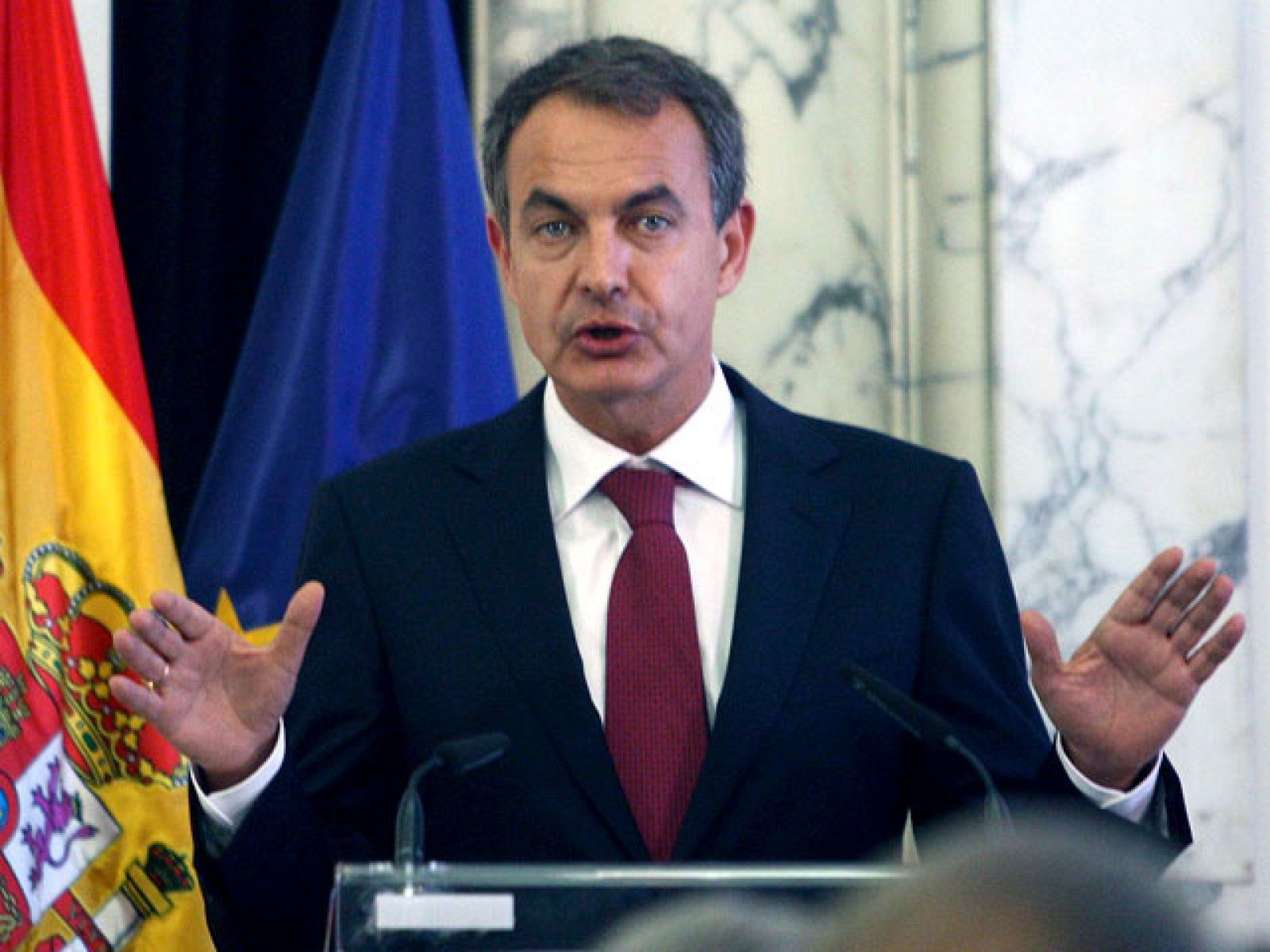 El presidente del Gobierno, José Luis Rodríguez Zapatero, ha agradecido este viernes la colaboración con el Gobierno mostrada por el presidente de la Generalitat, José Montilla, tras la sentencia del Tribunal Constitucional (TC) sobre el Estatut, aunque ha añadido que el jefe del Ejecutivo catalán no se calla. 