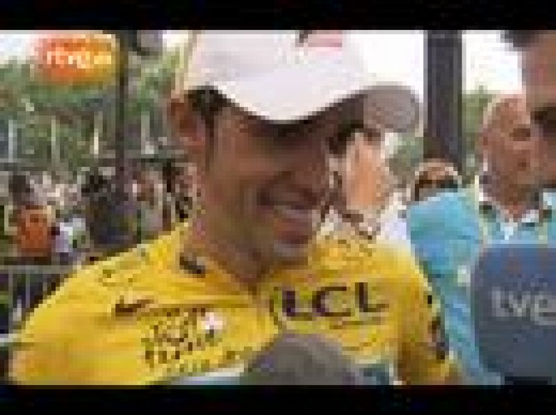 Alberto Contador ha expresado su felicidad y su "liberación" tras cruzar la meta de París y certificar su tercer Tour de Francia. Ha agradecido el trabajo de su equipo y ha destacado la igualdad con Andy Schleck en toda la carrera.