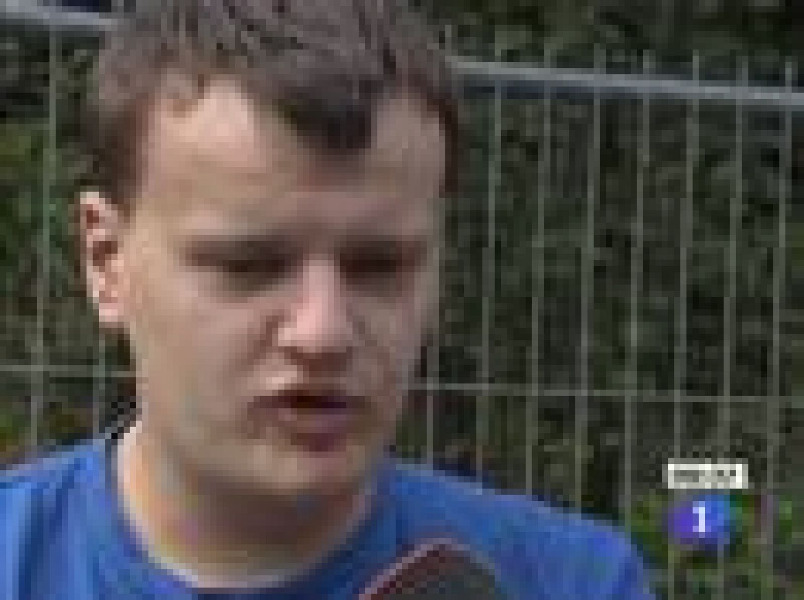 Llegan a Alemania las familias de las españolas muertas en la Loveparade para repatriarlas | Ver