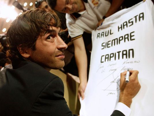  - El emotivo adiós de Raúl