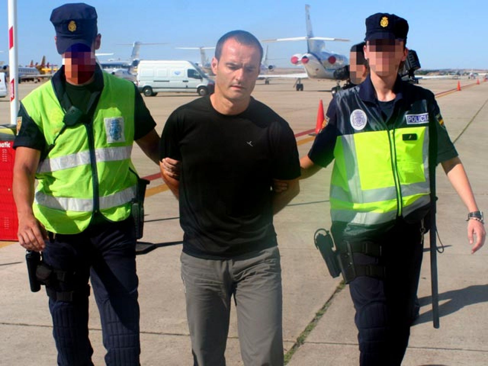 Francia entrega a España a Olarra Guridi, antiguo jefe de los comandos de ETA | Ver