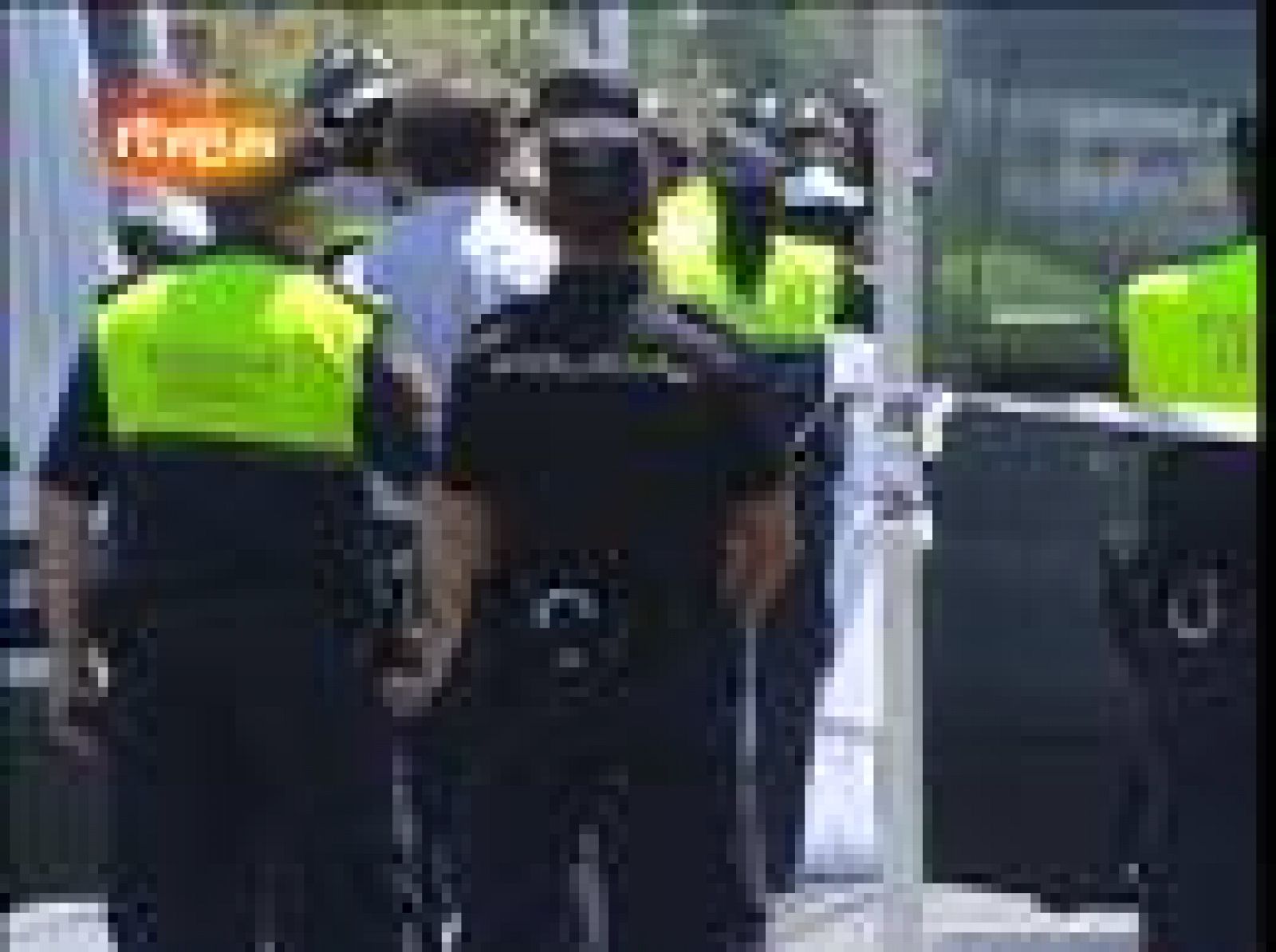 Dos jóvenes fallecen en Valencia al ser arrollado su coche por un tranvía | Ver