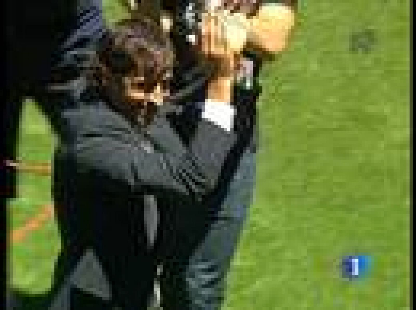 Raúl ha firmado el contrato que le une al Schalke 04 para las dos próximas temporadas.