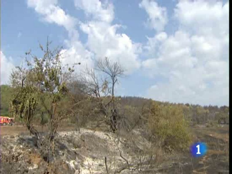  Controlado el incendio en Viloprou, Girona, aunque sigue la alerta