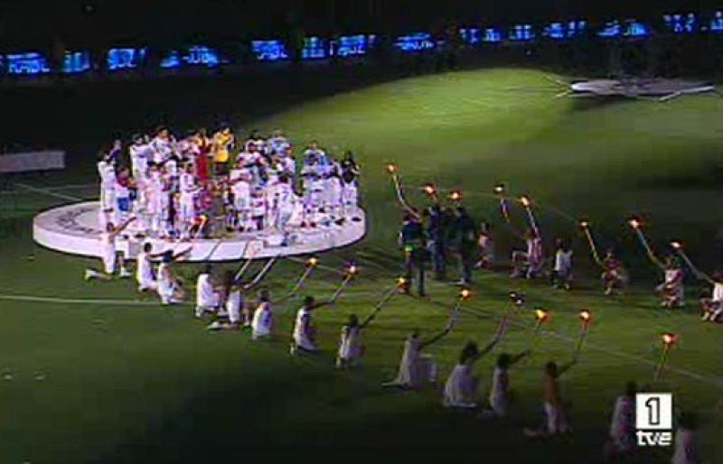  El Real Madrid pasea por las calles su 31º título de Liga, celebrado ya el domingo por la noche con unos fastos espectaculares en el Santiago Bernabéu. 