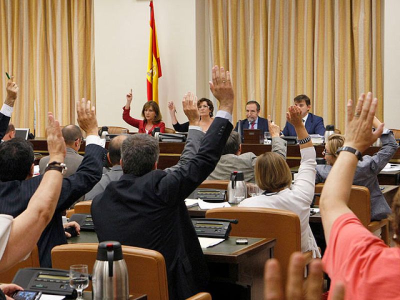 Los socialistas se han quedado solos en defensa de la reforma laboral en el Congreso.