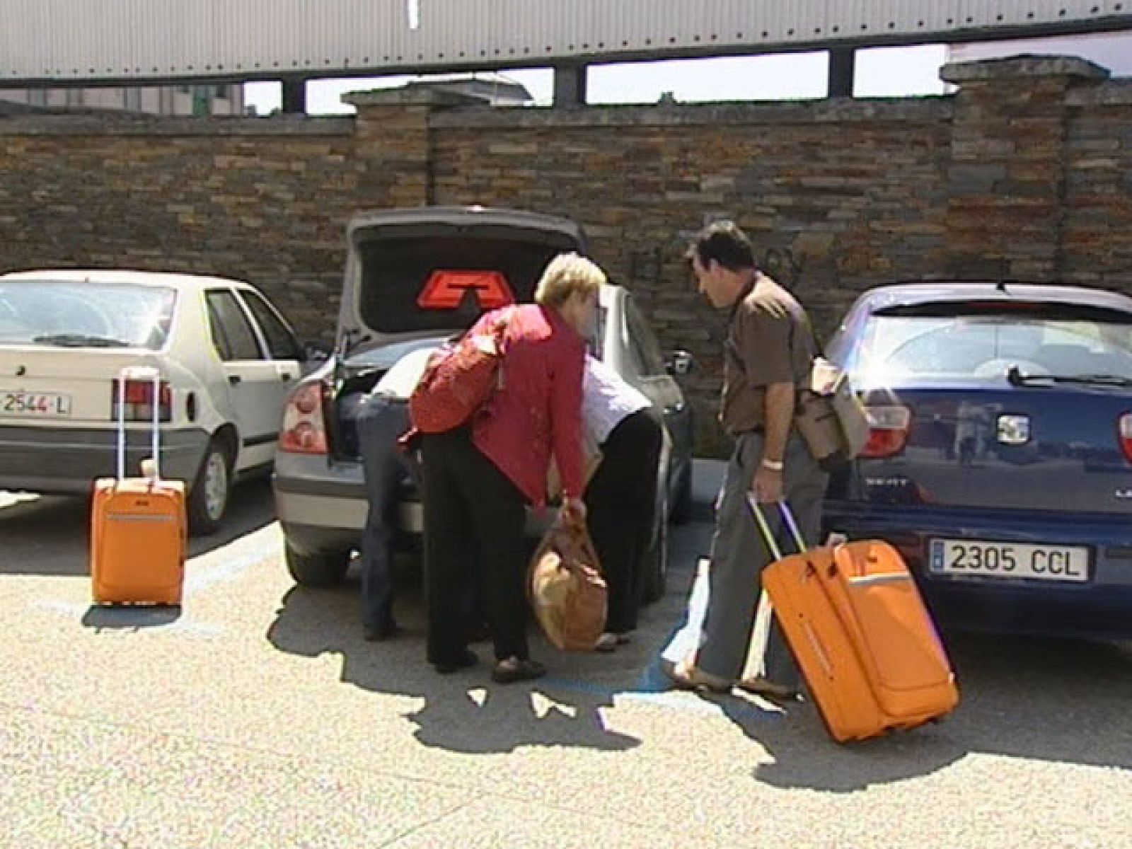 Tanto en estaciones de autobuses como en puertos y aeropuertos. El domingo es uno de agosto, así que la mayoría de las salidas de vacaciones se concentrarán en este fin de semana. 