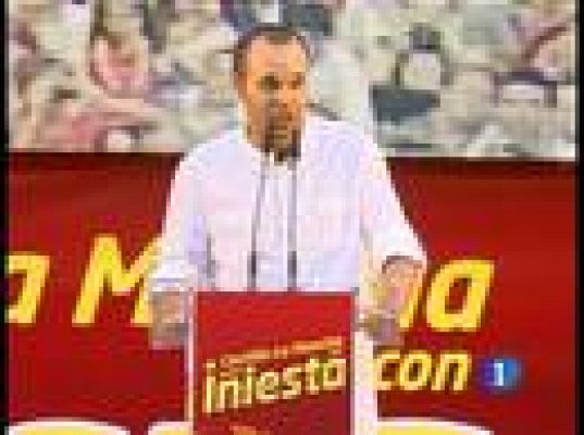  - Iniesta recibe varios homenajes
