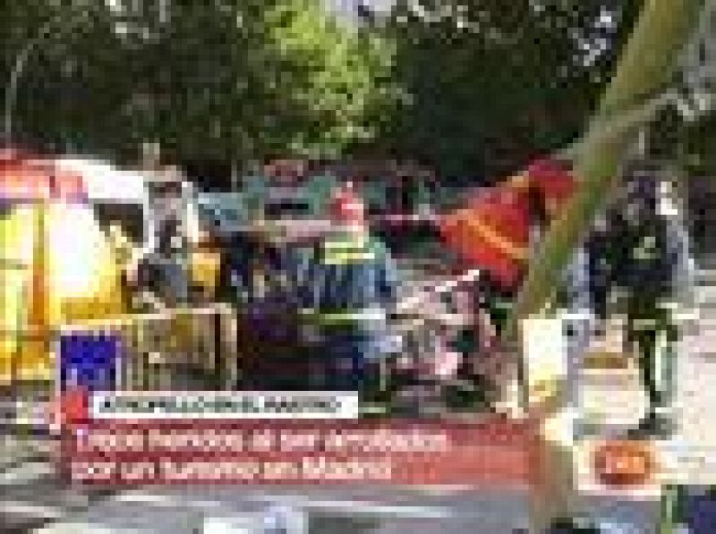 Trece personas han resultado heridas, una de ellas de carácter grave, tras ser atropelladas por un vehículo cerca del Rastro de Madrid.