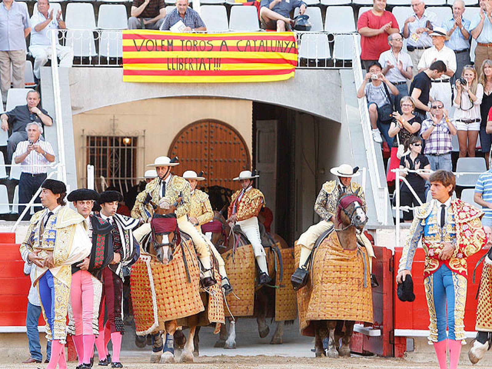En las plaza de toros se ha leído un manifiesto contra la prohibición