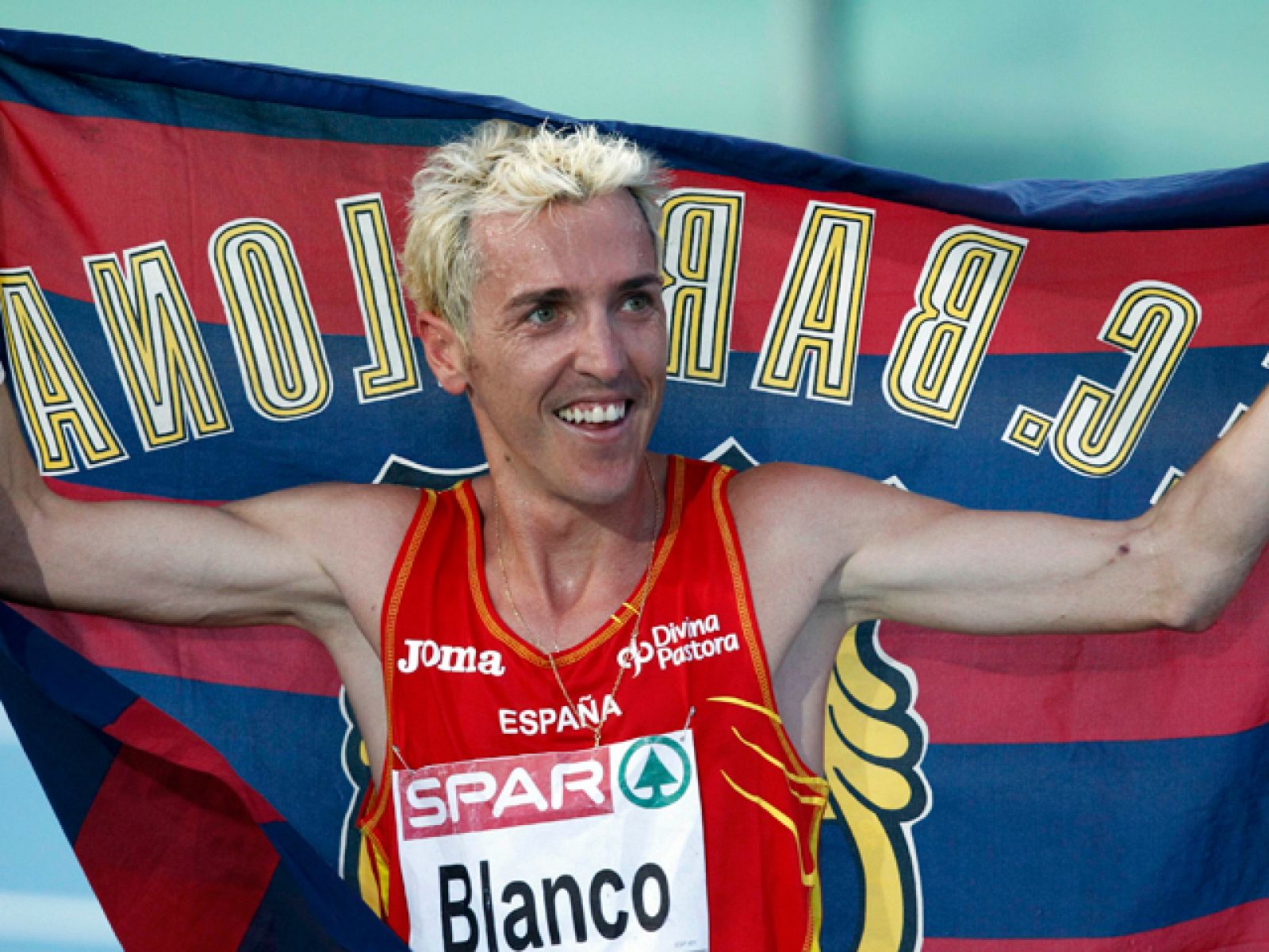 José Luis Blanco, subcampeón de Europa de 3.000 m. obstáculos en 2006, consiguió, con 35 años, la medalla de bronce en una prueba dominada por los franceses, Mahiedine Mekhissi-Bennabad y Bob Tahri, que se fueron por delante desde la primera vuelta.