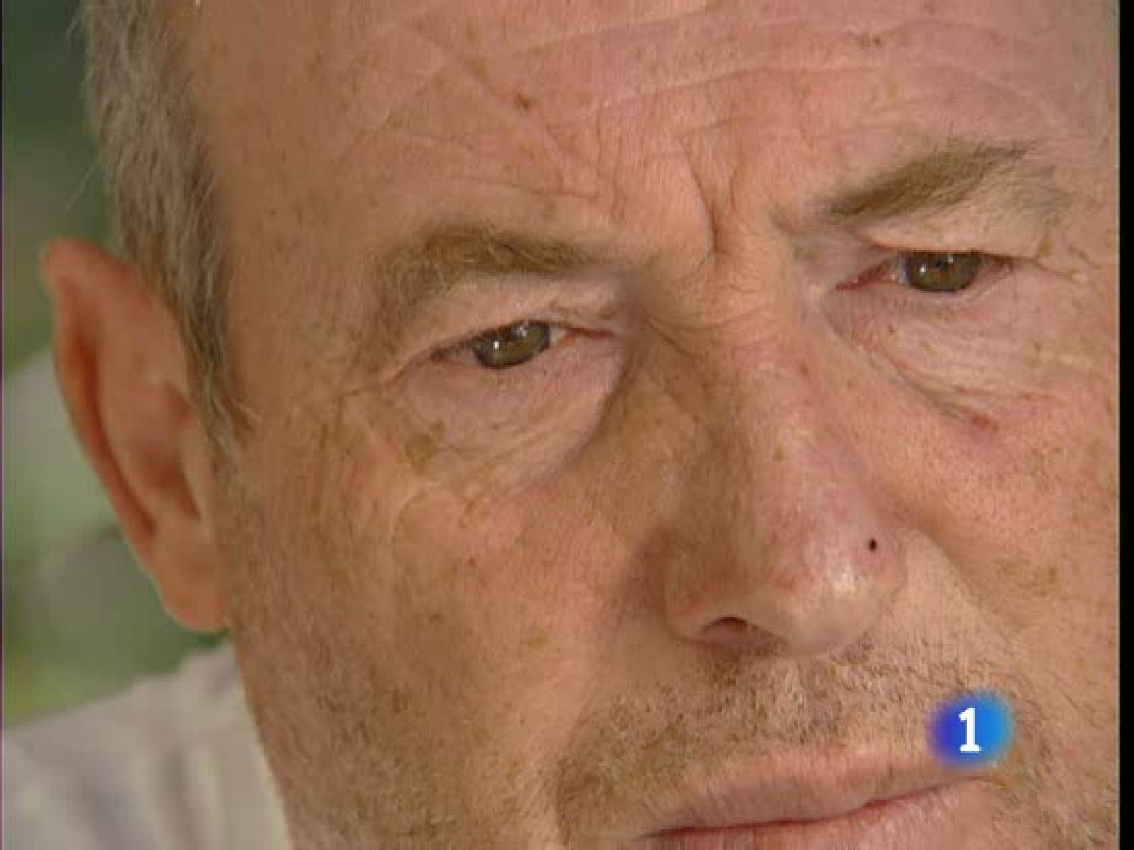 Son los parados de larga duración, 700-mil más en el último año según la encuesta de Población Activa. España es el tercer país europeo en número de parados de larga duración, sólo Letonia y Eslovaquia superan la cifra.