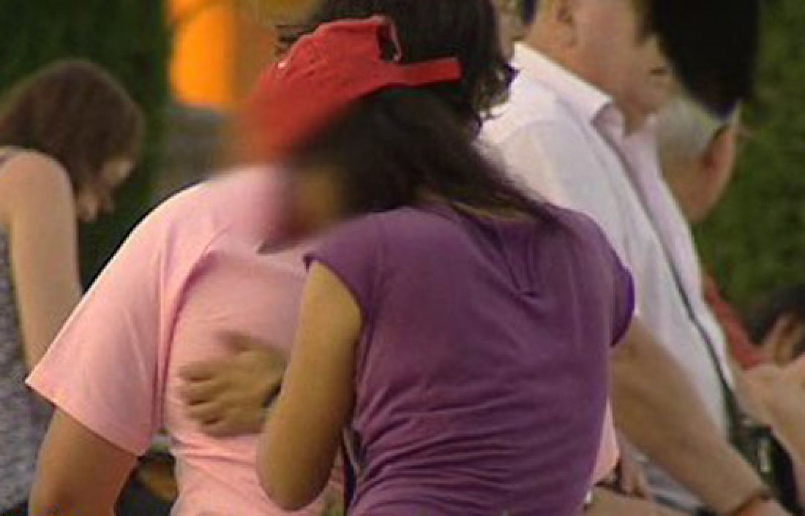 España Directo - Masajistas ilegales en Madrid | Ver