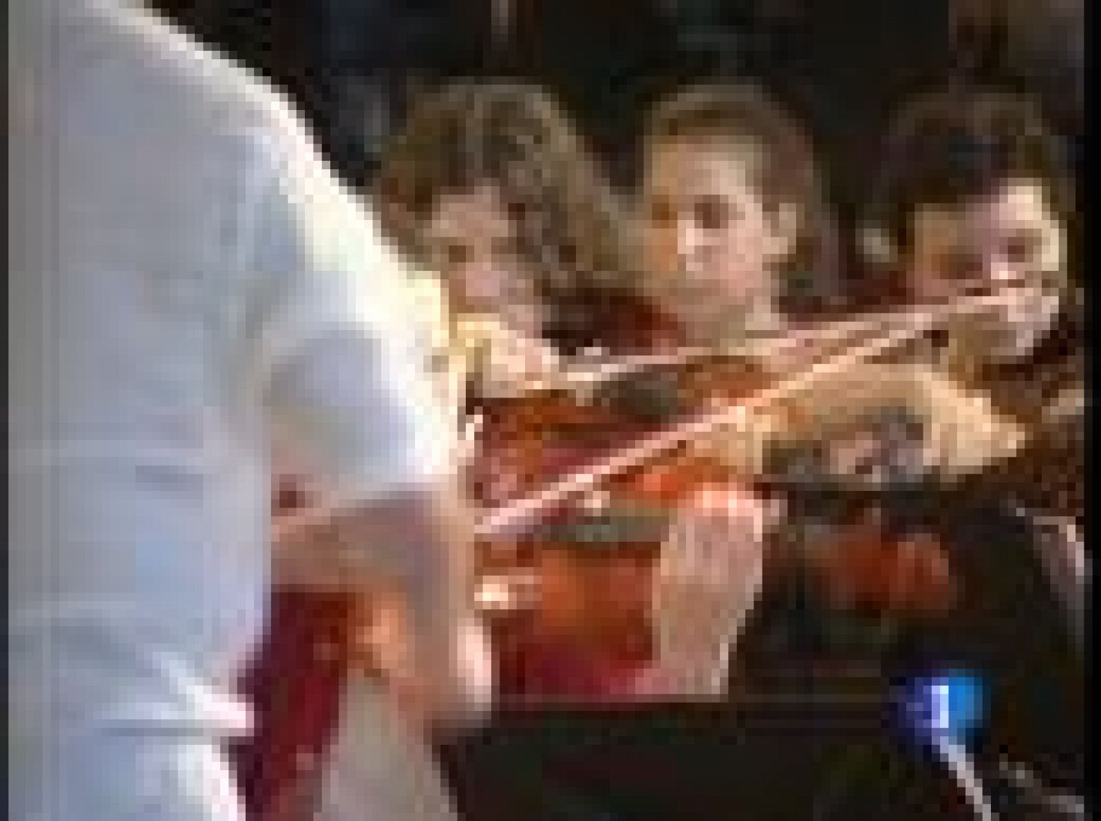 La orquesta de Daniel Barenboim termina su gira española en la Plaza Mayor de Madrid | Ver