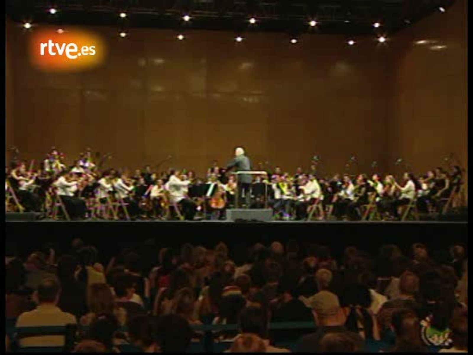 Daniel Barenboim  y la orquesta West-East Divan interpretan la 'Pastoral' de Beethoven en la Plaza Mayor | Ver