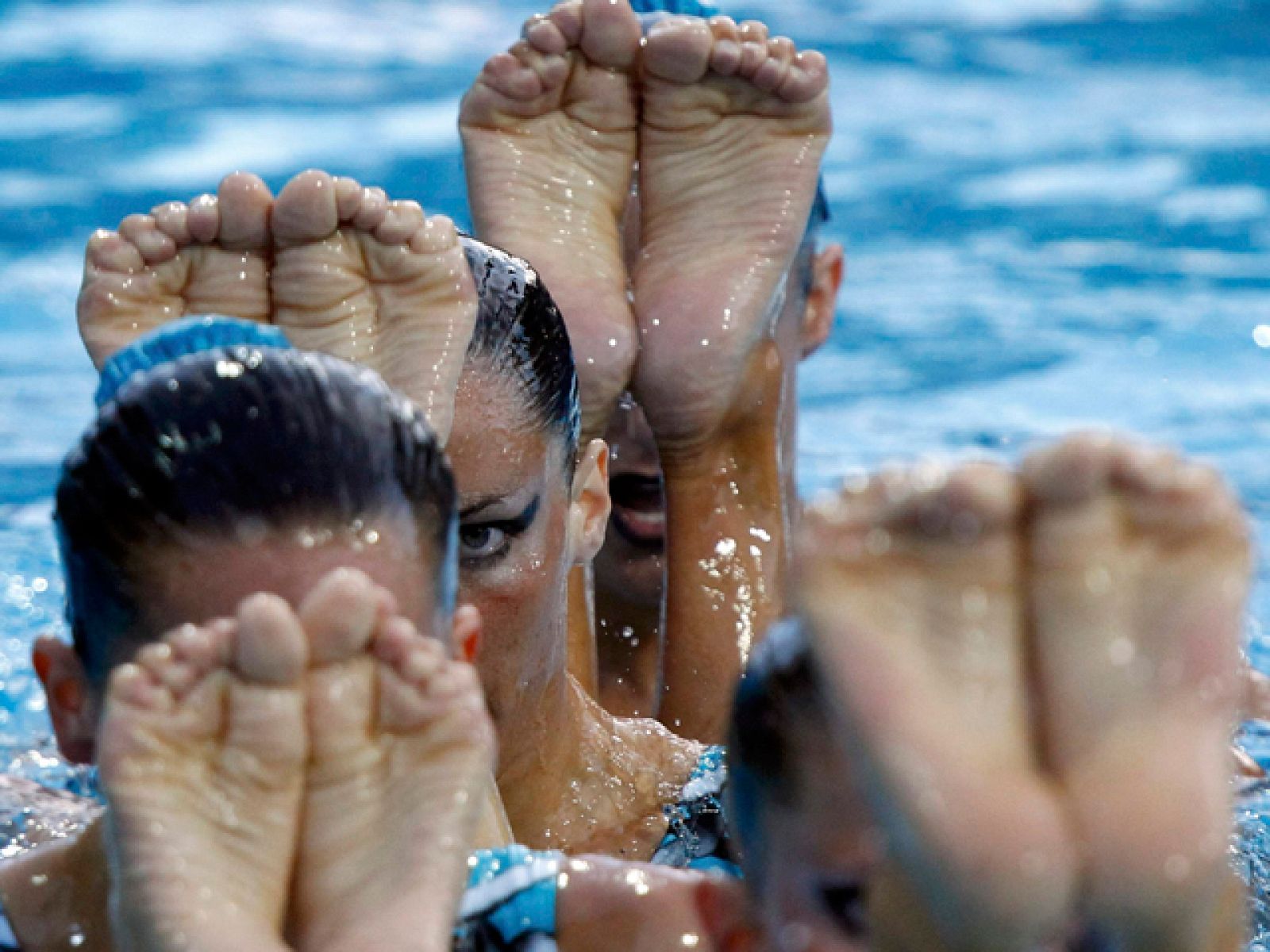 Las 'sirenas' españolas se han colgado su segunda medalla en los  Europeos de natación, que se están disputando en Budapest, al  adjudicarse la medalla de plata en la modalidad de equipo, en una  final en la que Rusia ha subido a lo más alto del podi