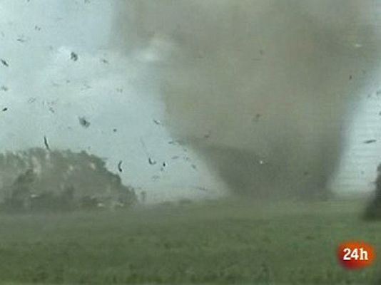  - Un tornado destroza una granja