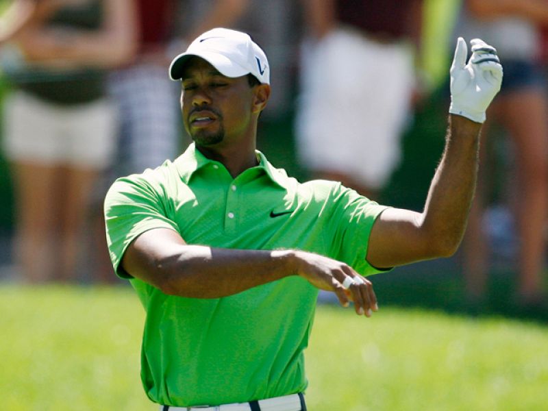 Tiger Woods ha firmado la peor actuación en sus 14 años como profesional. Ha sido en el Bridgestone Invitational. Necesitó 75 golpes para completar el recorrido, de 54 hoyos. Cinco sobre el par. 