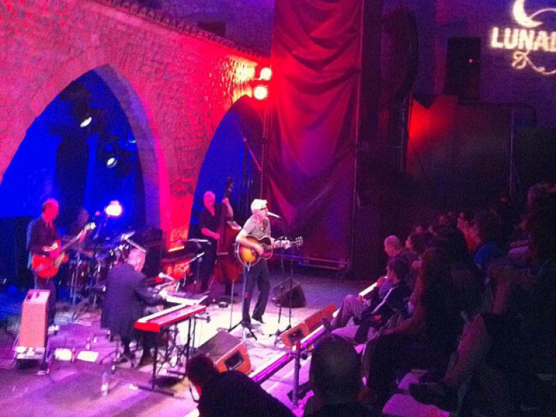 Nick Lowe y Marta Makovski arrasan en el Luna Lunera