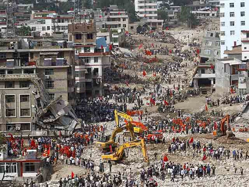 China busca a cientos de desaparecidos en Gansu tras un desprendimiento masivo de tierra y rocas