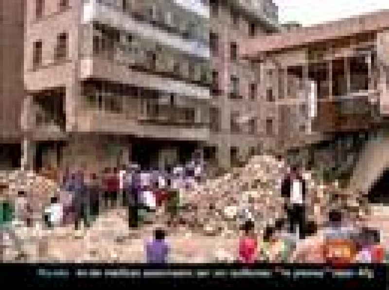 702 muertos en el deslizamiento de tierra en China
