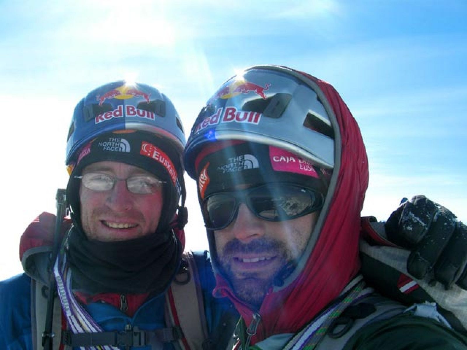 Los escaladores Iker y Eneko Pou han escalado una de las paredes más difíciles de los Alpes. 