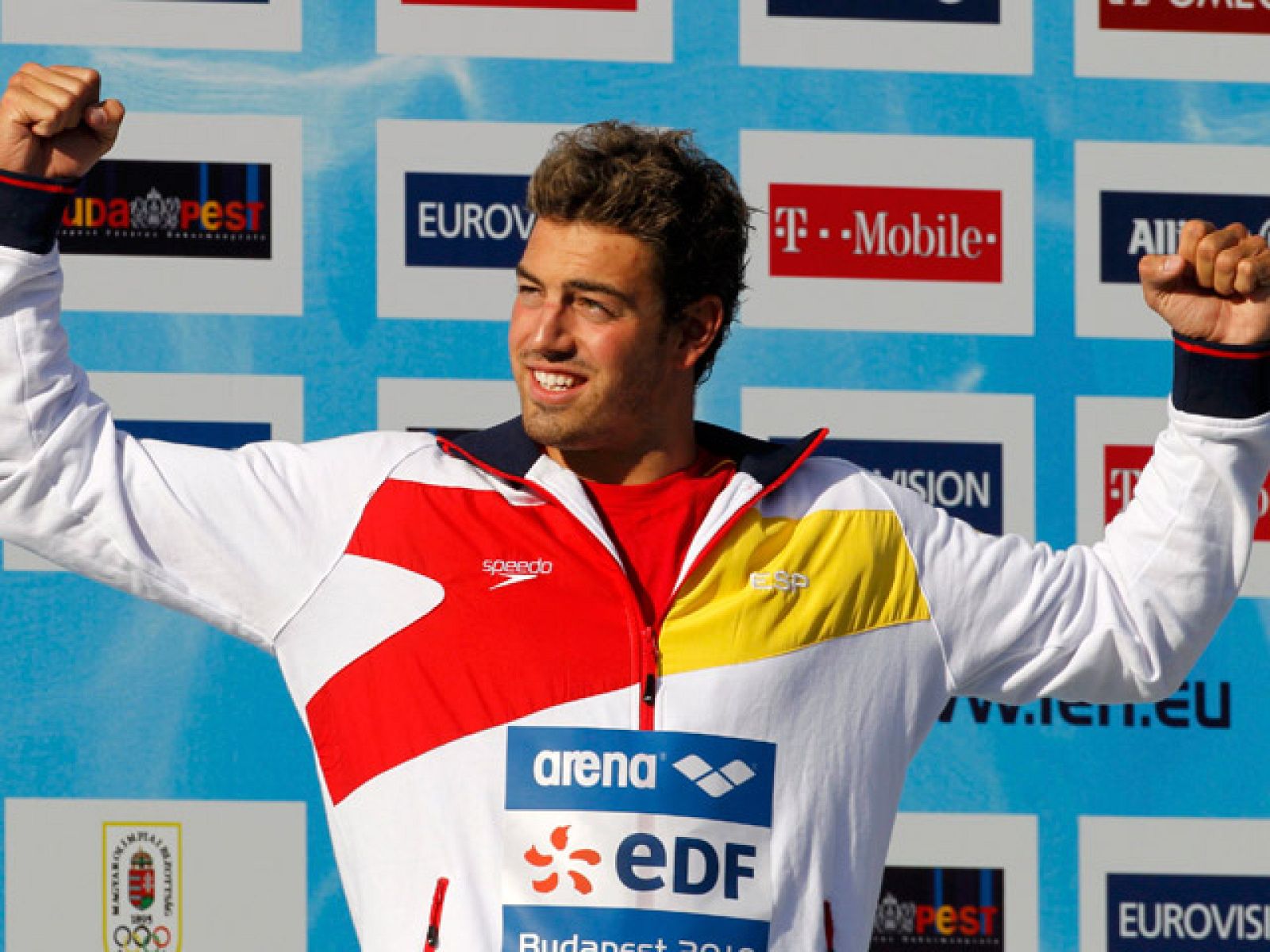 El nadador español logra el primer oro para España en los Europeos de natación tras imponerse en la final de 50 metros mariposa. 
