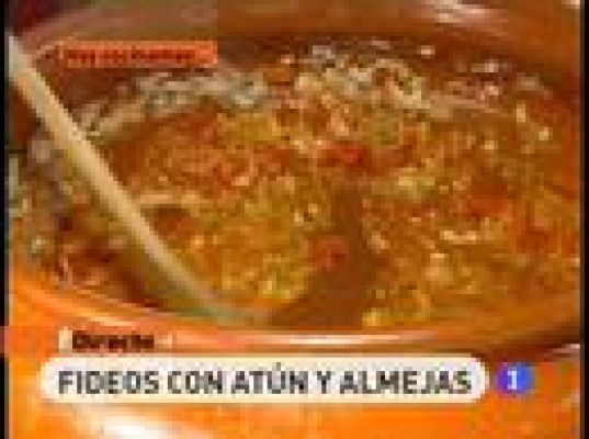 Fideos con atún y almejas