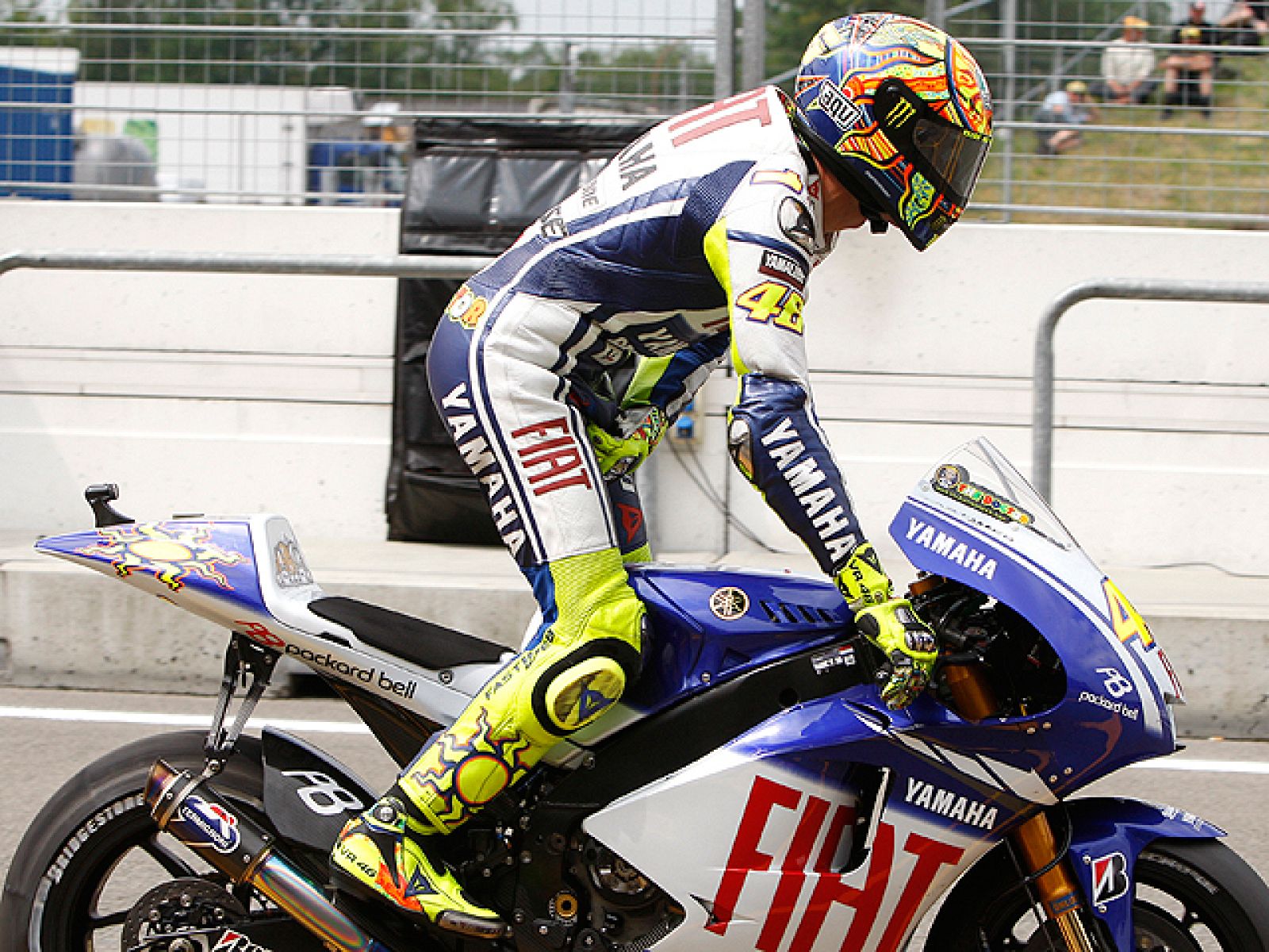 El piloto español Jorge Lorenzo buscará un podio que se le resiste en la categoría 'reina' este fin de semana en el Gran Premio de la República Checa (a partir del viernes en TVE y RTVE.es), donde llega tras haber recargado "las pilas" en el parón es