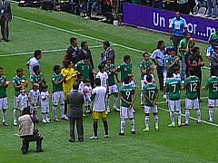 Pasillo a los campeones en el Azteca