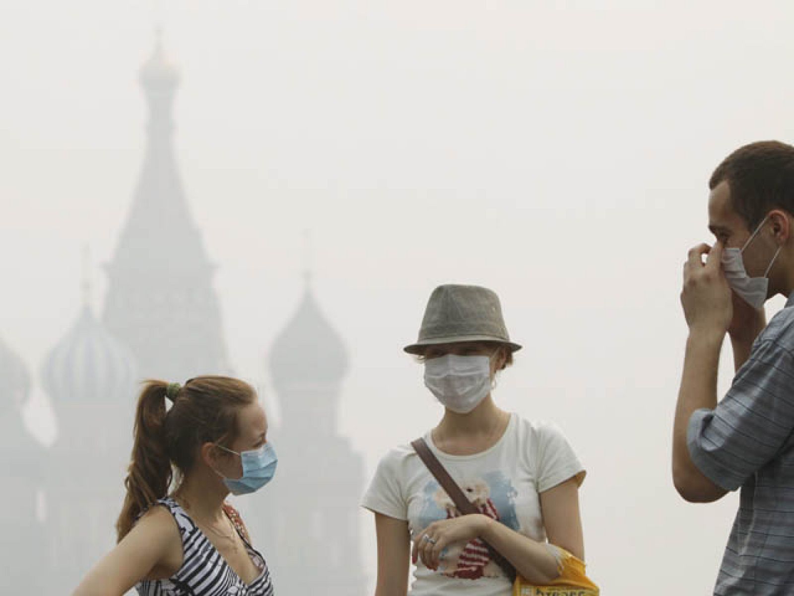 Disminuye en más del 25% el área afectada por incendios en las afueras de Moscú