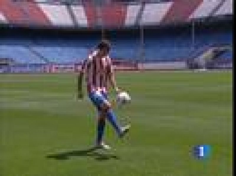 El Atlético de Madrid ha presentado al uruguayo Diego Godín.