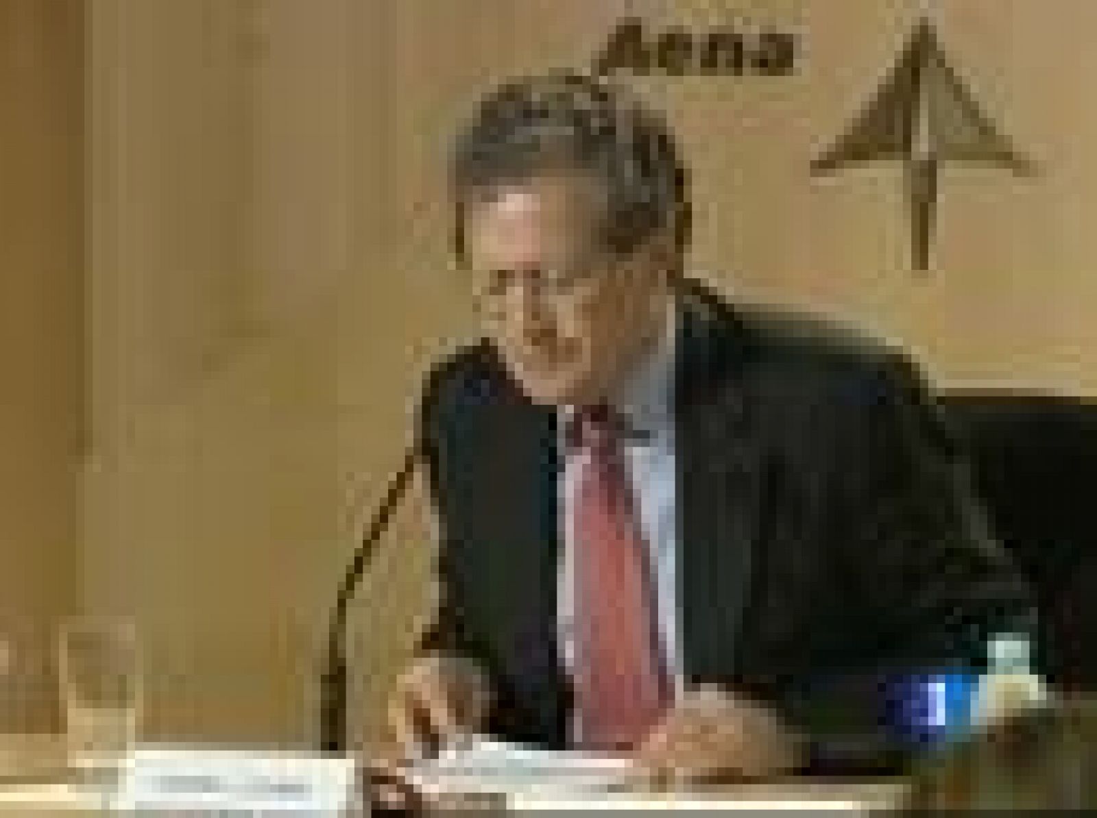 El principal sindicato de los controladores y AENA firman un principio de acuerdo | Ver