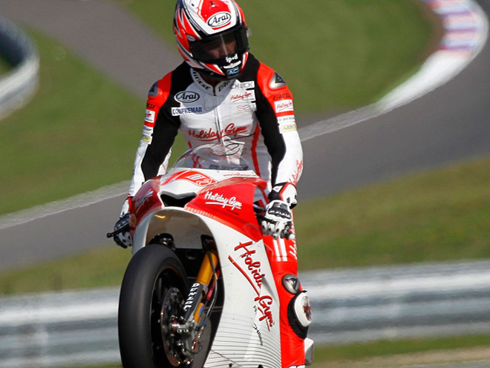 Por primera vez, Fonsi Nieto ha liderado los entrenamientos de Moto2, mientras que en 125 cc ha sido Nico Terol el que ha marcado el mejor tiempo.