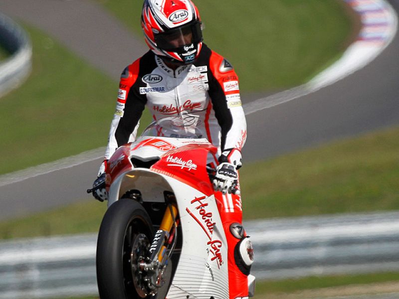 Por primera vez, Fonsi Nieto ha liderado los entrenamientos de Moto2, mientras que en 125 cc ha sido Nico Terol el que ha marcado el mejor tiempo.