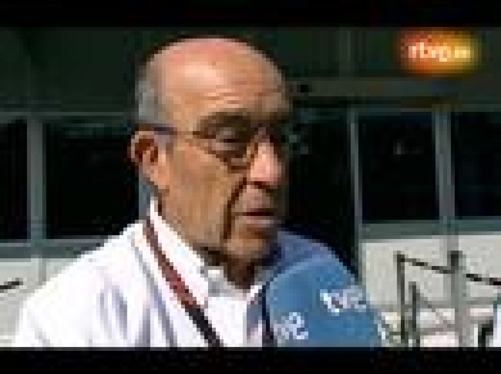 Carmelo Ezpeleta, comenta a los micrófonos de TVE los cambios que experimentará en 2012 la categoría de 125cc, que pasará a denominarse Moto3, con motores de 250cc y 4 tiempos.