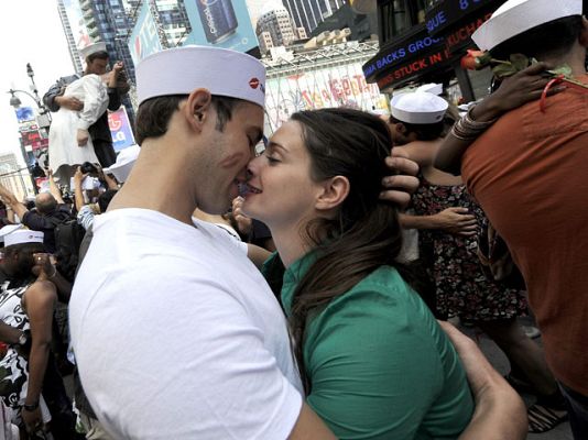  - Besos... para el fin de la IIGM