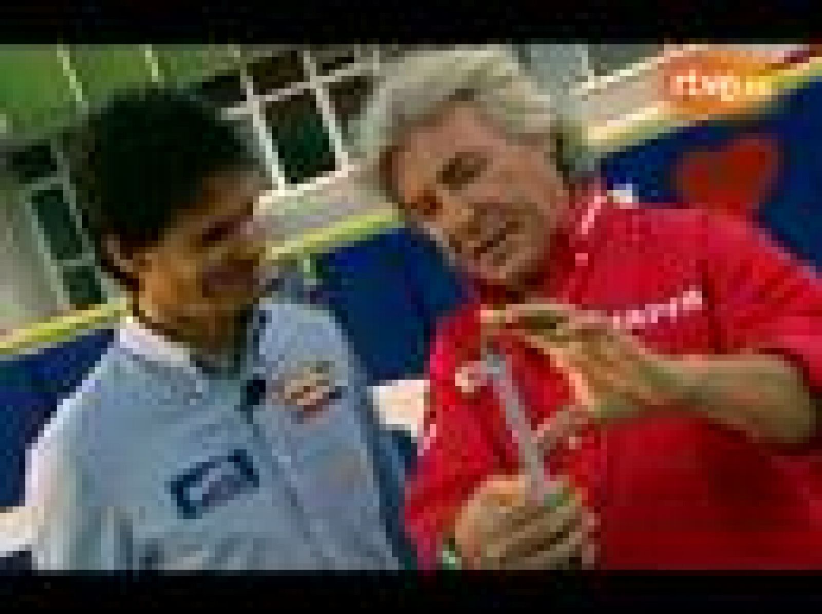 Álex Crivillé, junto a Ángel Nieto, recuerda cómo ganó en 500cc en 1996 en el circuito de Brno, arrebatando la carrera a Mick Doohan por 2 milésimas, la victoria más apurada.