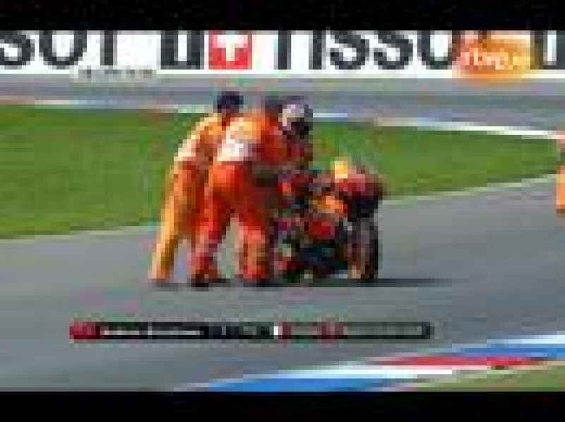 Dovizioso ha estado a punto de ser arrollado por las motos de otros pilotos después de caerse en el circuito de Brno. 