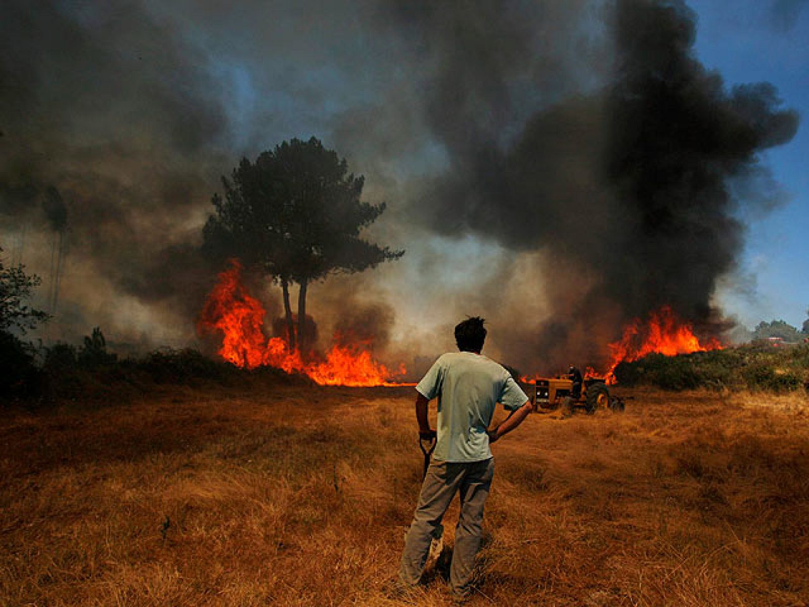 En Portugal siguen luchando contra el fuego en varios focos.