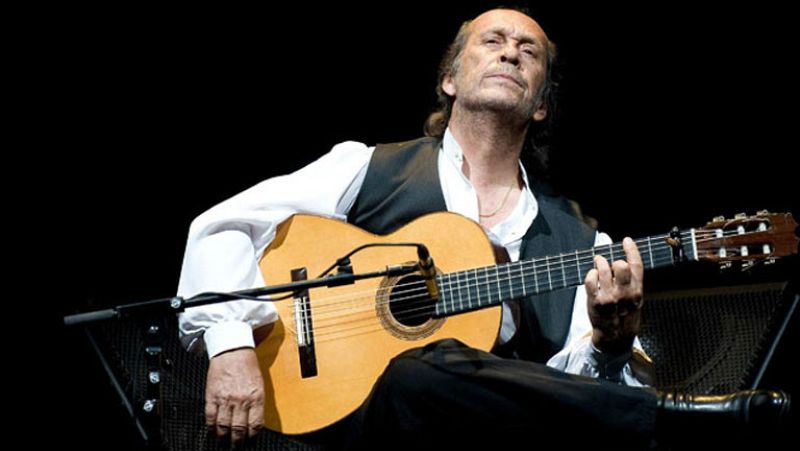 El guitarrista Paco de Lucía durante su actuación de anoche en el Festival Luna Lunera