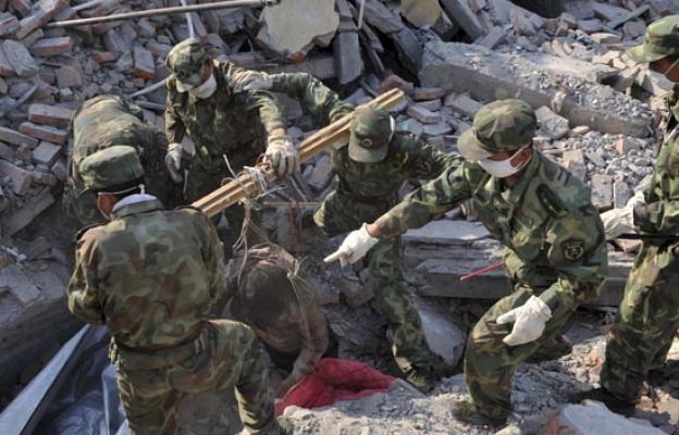  - 8 días bajo los escombros en China